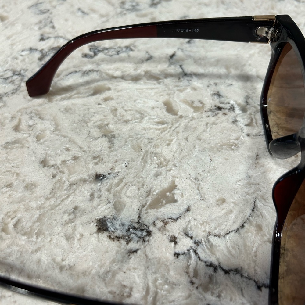 Burberry Sunglasses - Picture 4 of 6